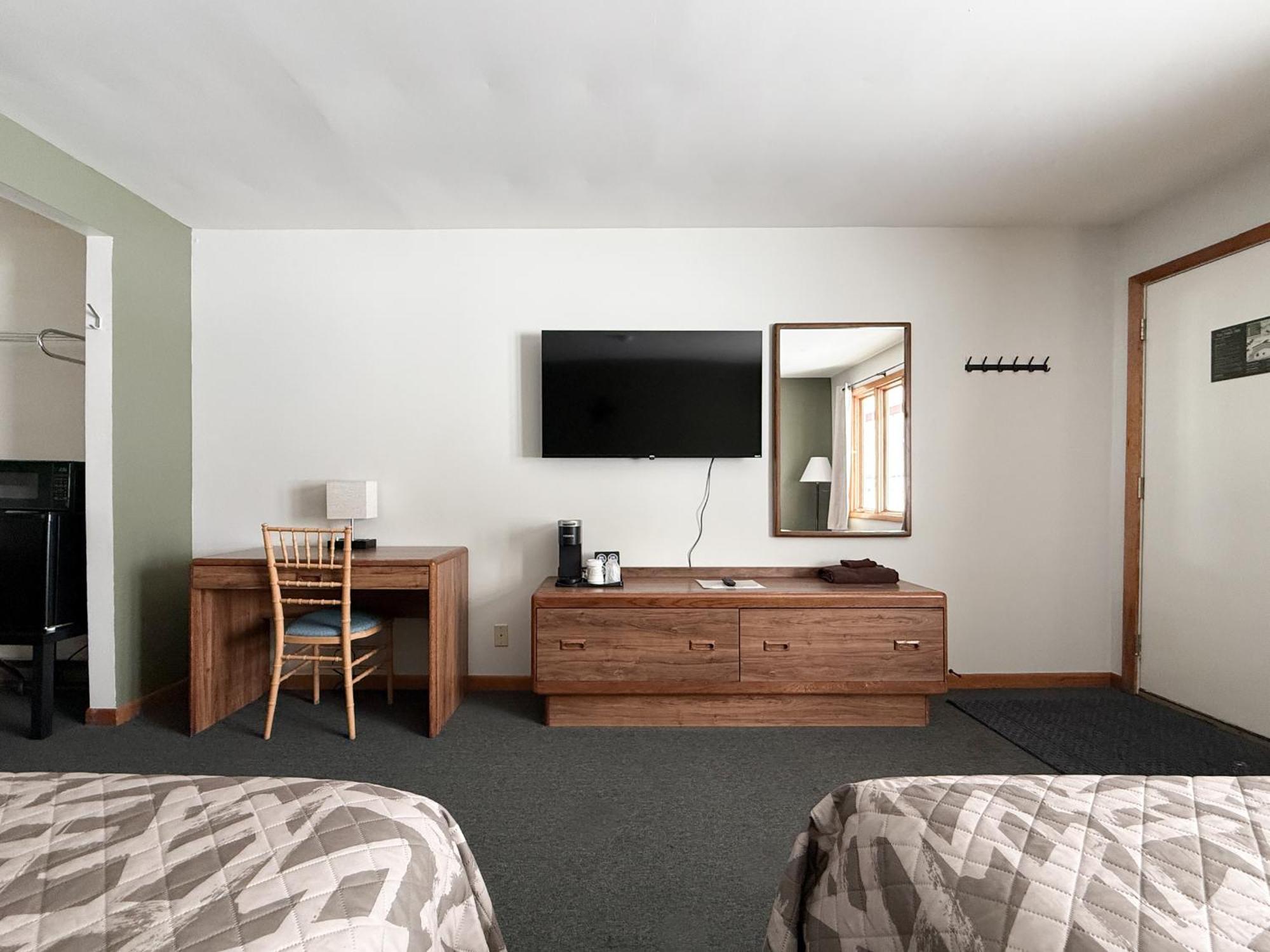 The Trail Inn - Newberry, Mi - Formerly Knollwood Inn - 13467 M-28 المظهر الخارجي الصورة