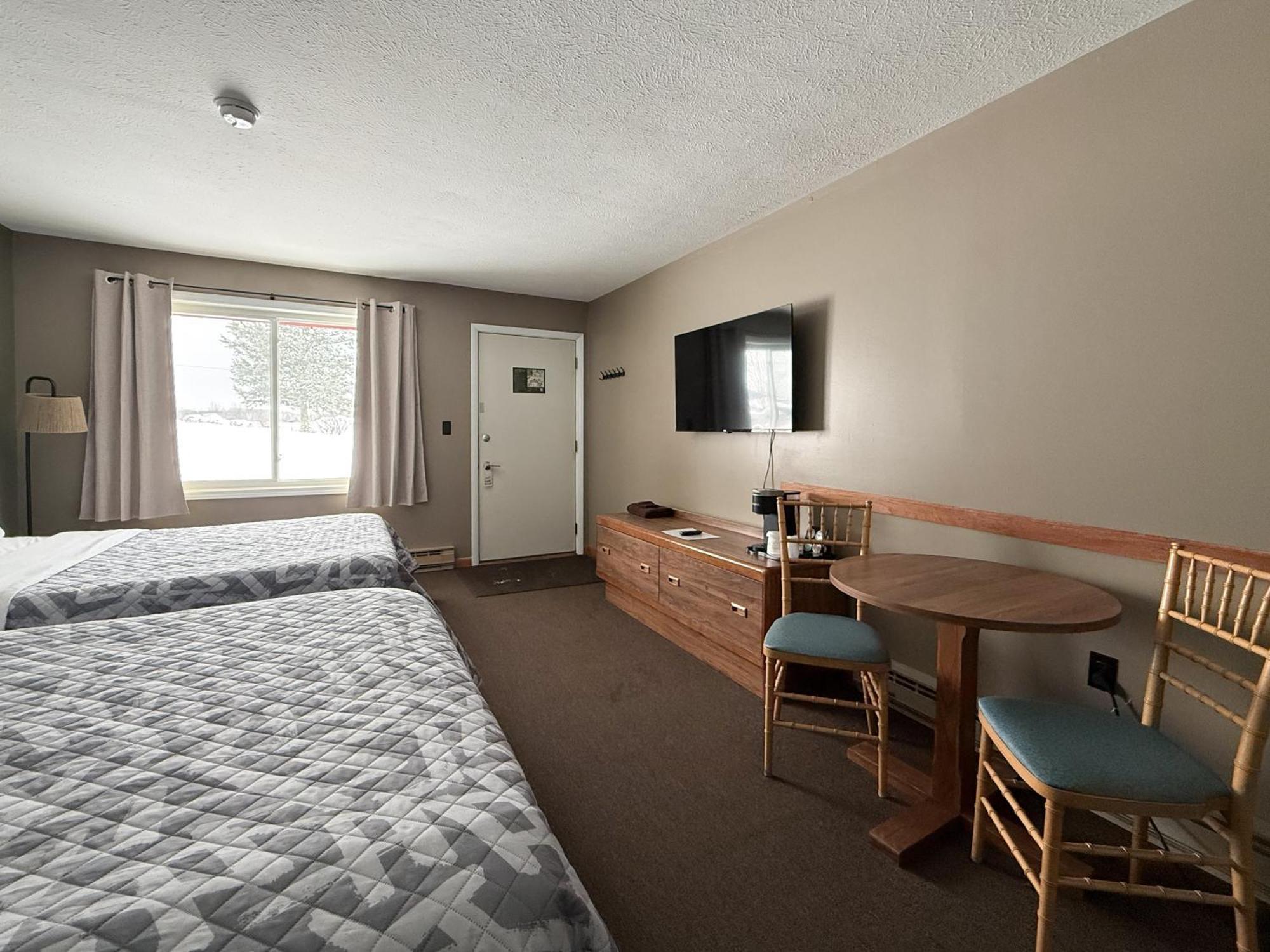 The Trail Inn - Newberry, Mi - Formerly Knollwood Inn - 13467 M-28 المظهر الخارجي الصورة